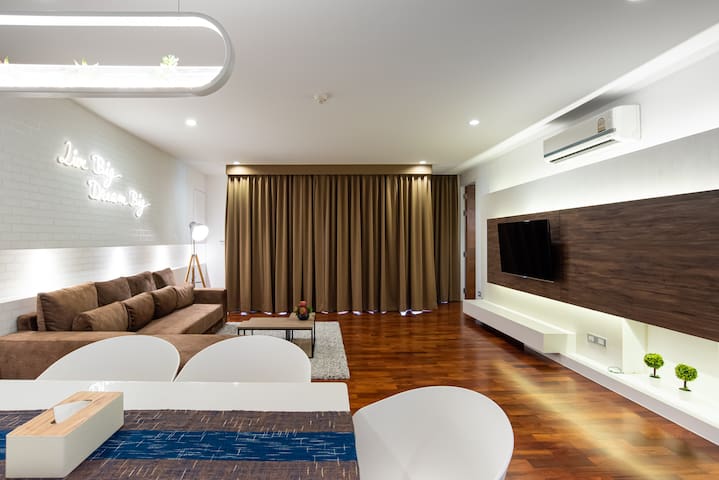 Benviar -150sqm Two Bedroom Suite @Chitlom gallery image 2