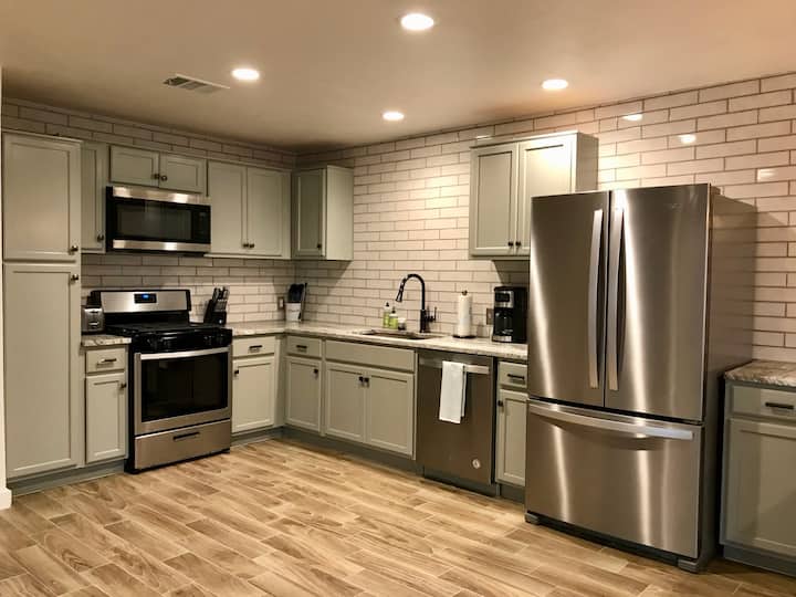Spacious Spot In Central Austin ~ 10 Mins From Dt! - Austin, TX