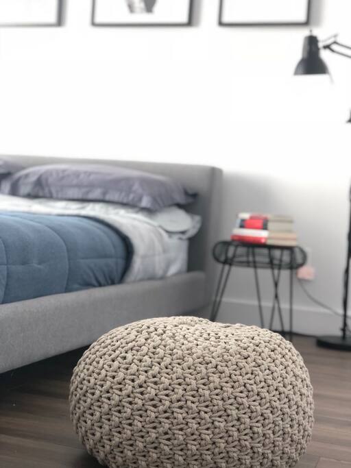 Bedroom with queen size bed