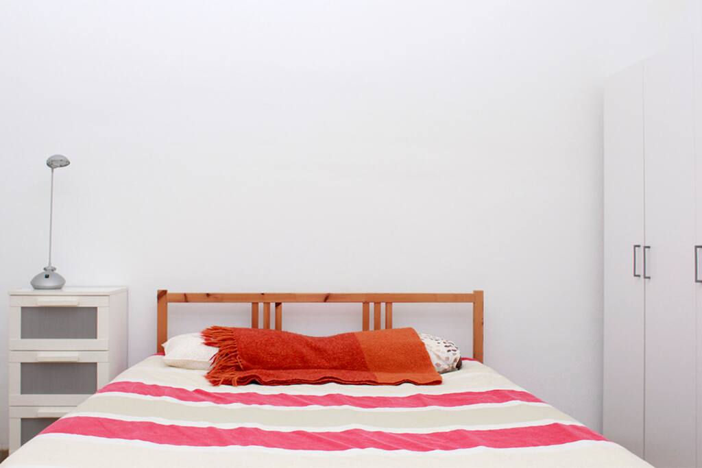 Habitación confortable y espaciosa.