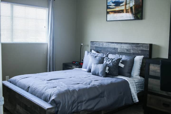 Საძინებელი №6: საწოლი 152 × 203 სმ 