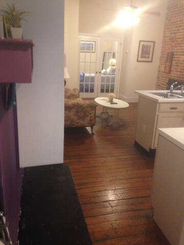 Heart of Historic Downtown! Great 1 Bedroom Apt. H