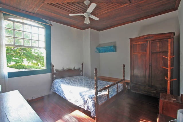 Quarto 1, com uma cama de casal