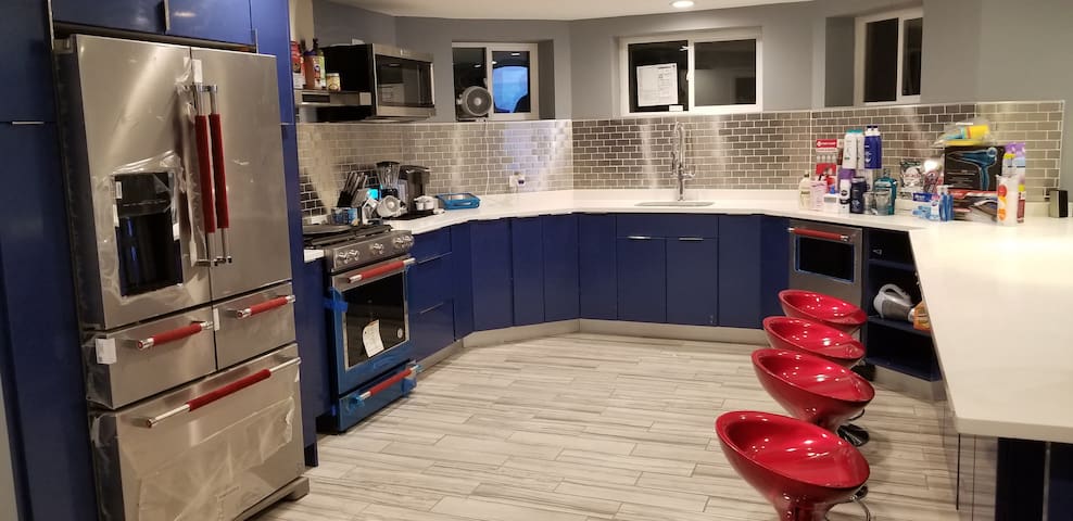 Chicago (Upscale Neighborhood) Multi-Unit Estate