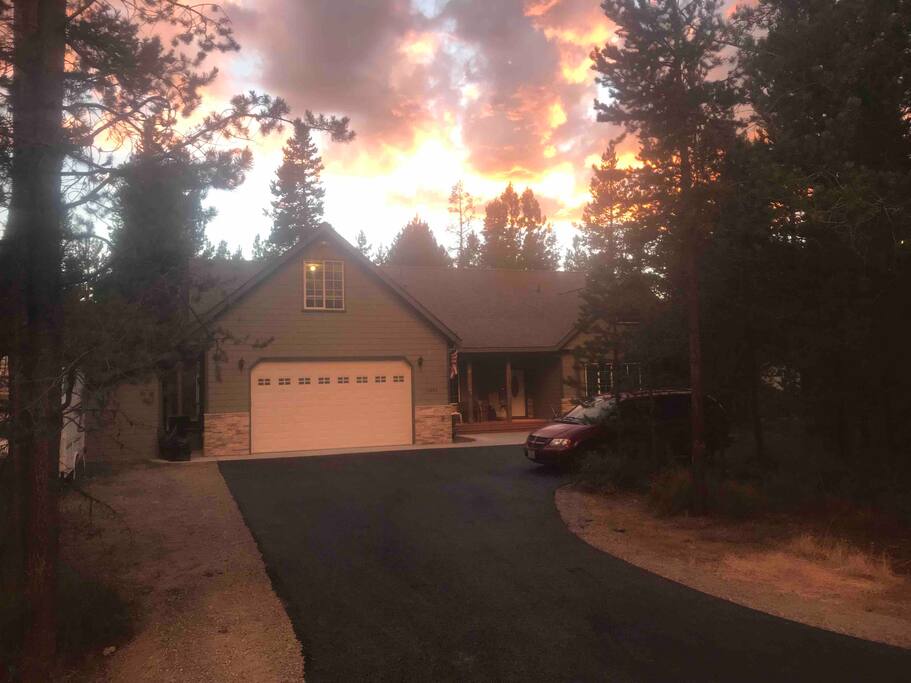 1st driveway entrance of large circle driveway. Room for vehicles with boats/trailers. Have parked 12 vehicles here.