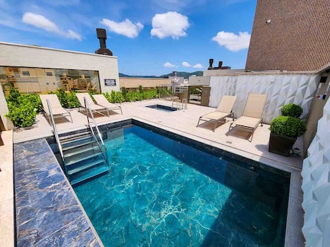 Apartment with sea view and heated swimming pool