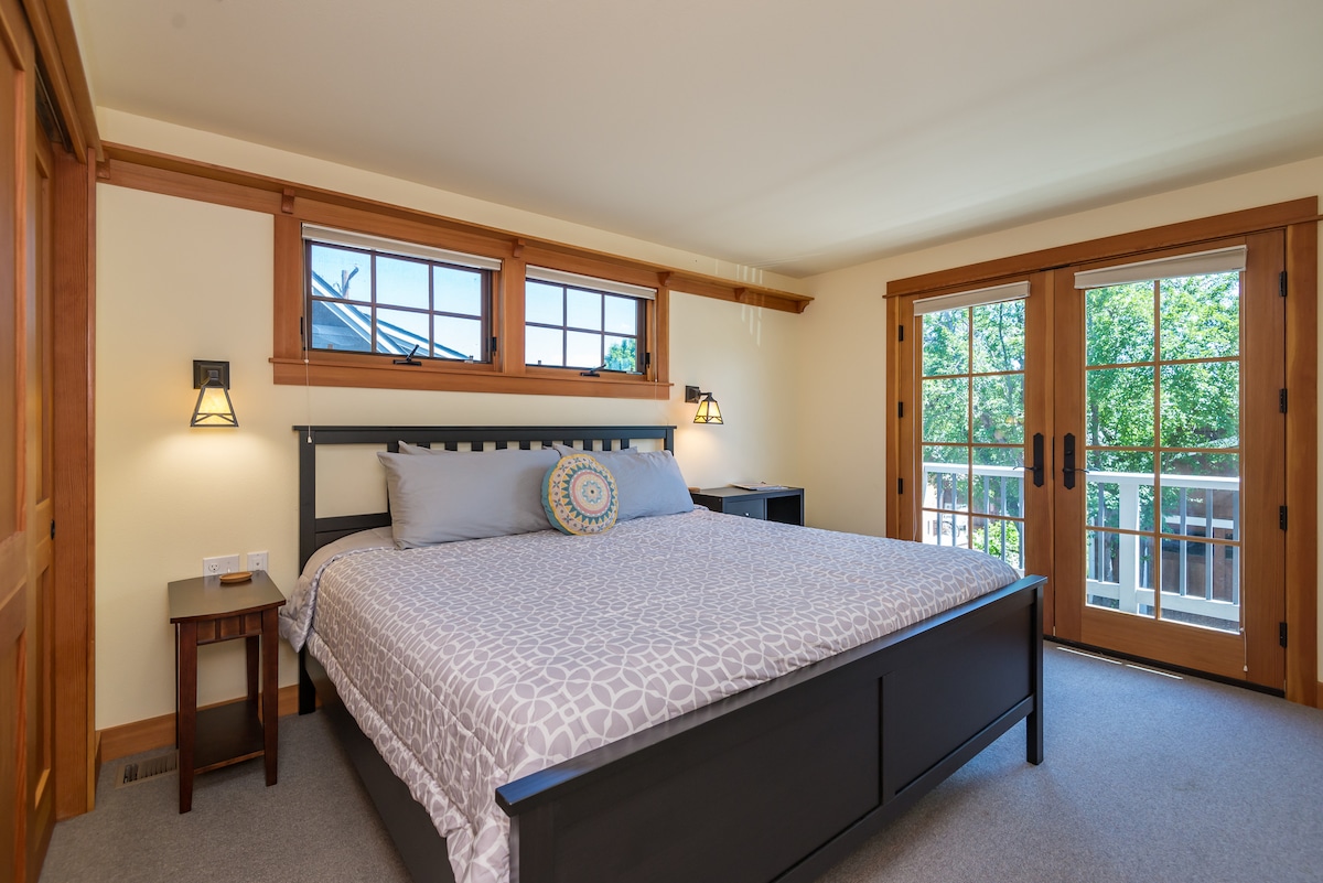 带加大双人床的二号卧室