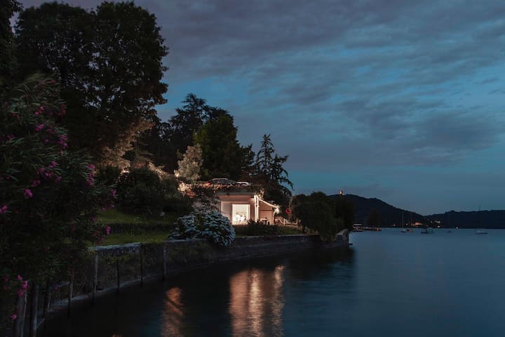 VILLA VOLPE/ DesignCube in Orta'sLake waterfront