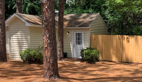 Popular Airbnb listing: The Caddie’s Cottage, a cozy golf retreat. in Southern Pines