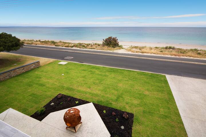 SUNSET COVE – Beachfront with WIFI gallery image 3