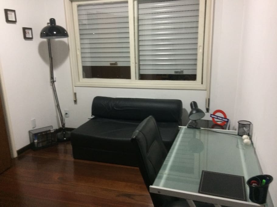 Quarto disponível - suíte com banheiro