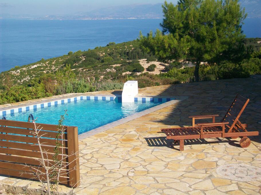 με θέα το νησί της Κεφαλλονιάς