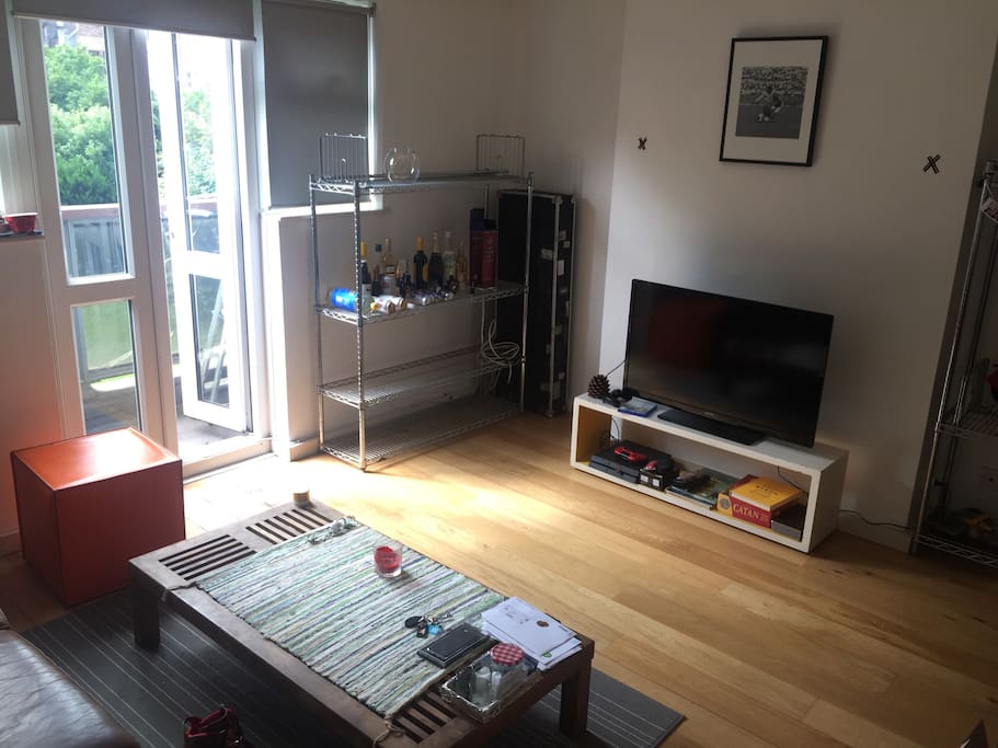 Living room with Tv&internet
