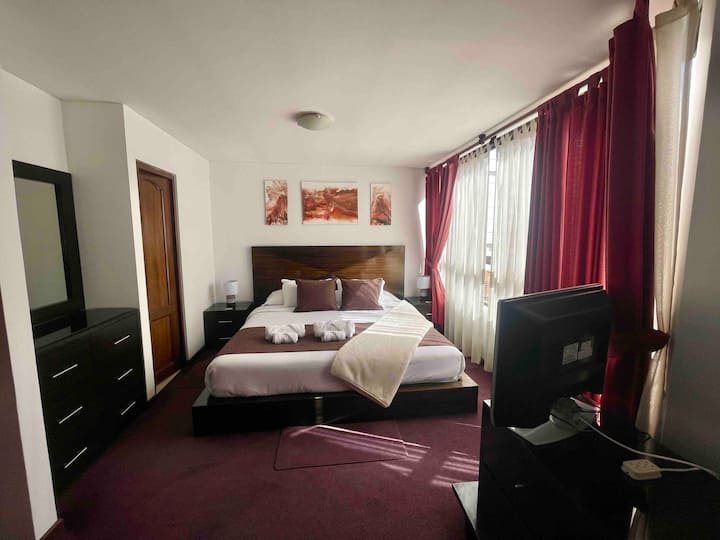  Glavna spavaća soba, bračni krevet (1,8x2)