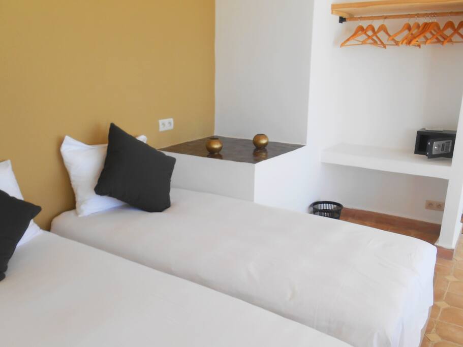 Kingsize bed for 2 persons