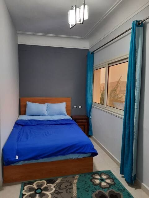Deluxe king room with pyramids view
