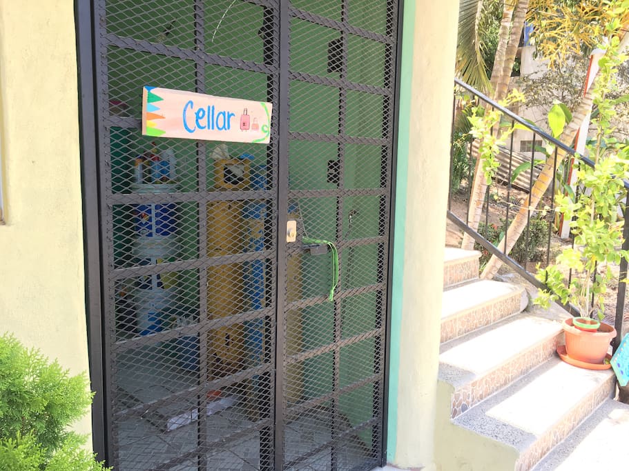 Save your Luggage in the cellar before or after of your stay!
/
Guarda tu equipaje antes o después de tú estancia !