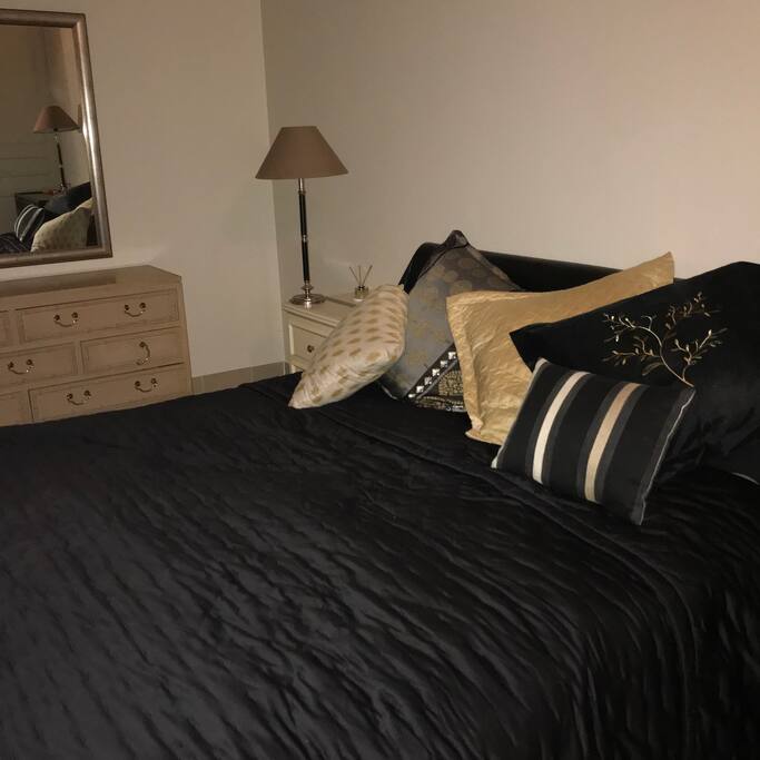Guest Room King Size Bed