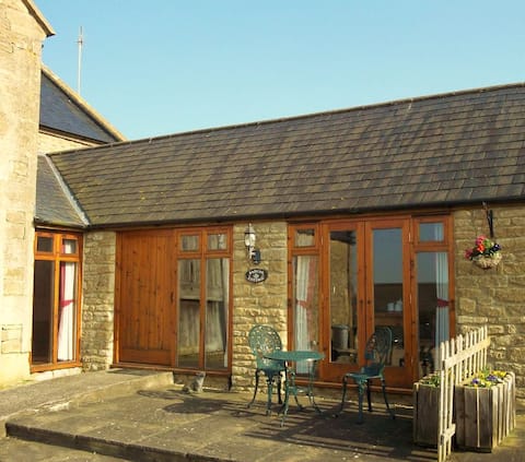 Top Airbnb: Badger Cottage - Cosy cottage near Bath in Bath And North East Somerset