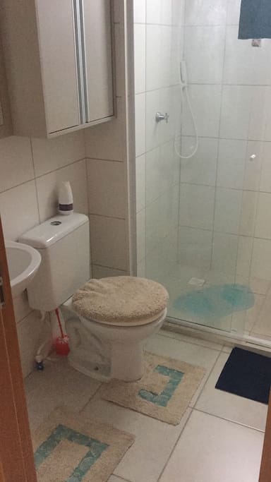 Banheiro limpo e organizado