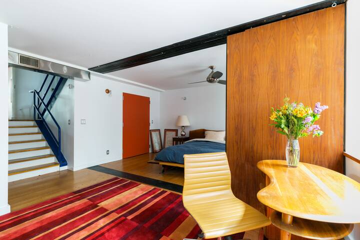 Stylish & Tranquil East Village Three Bedroom gallery image 3