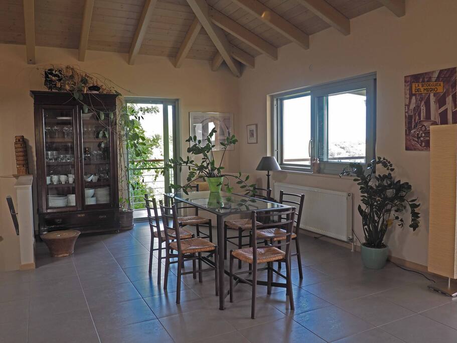 Τραπεζαρία/ Dinning room