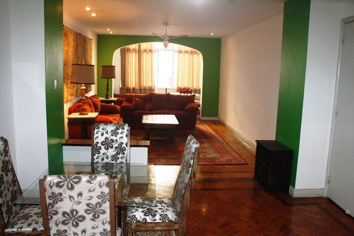 PONTO NOBRE DE COPACABANA A UMA QUADRA DA PRAIA