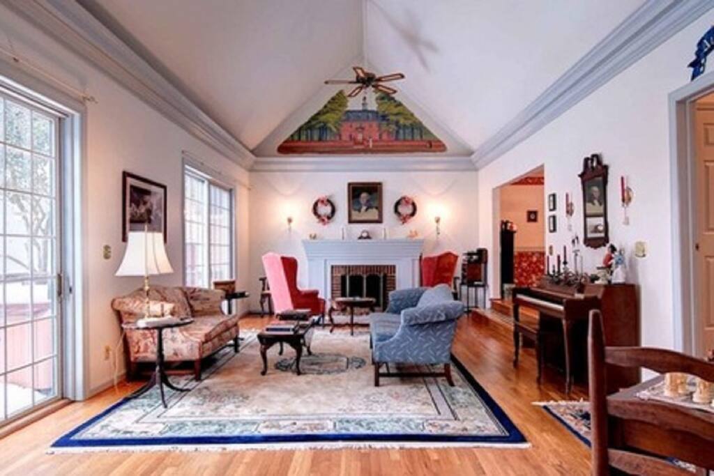 Aldrich House B&B Common Area Living Room