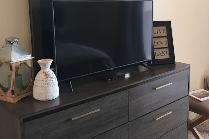 Master Bedroom includes a 40" tv
