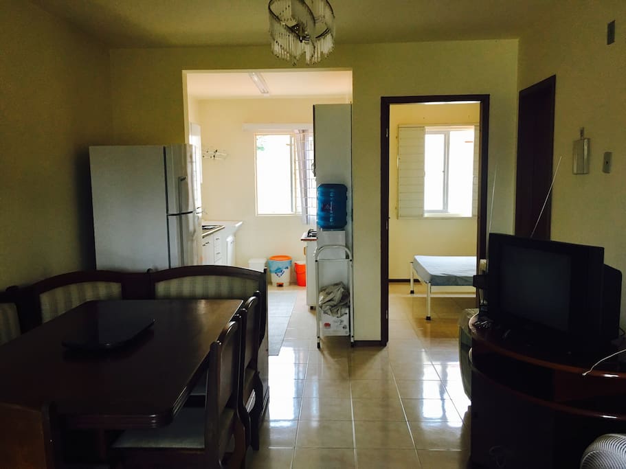 Primeiro Andar: Sala de Jantar, Cozinha, Quarto 1, Banheiro;
First Floor: Dining Room, Kitchen, Bedroom 1, Bathroom;