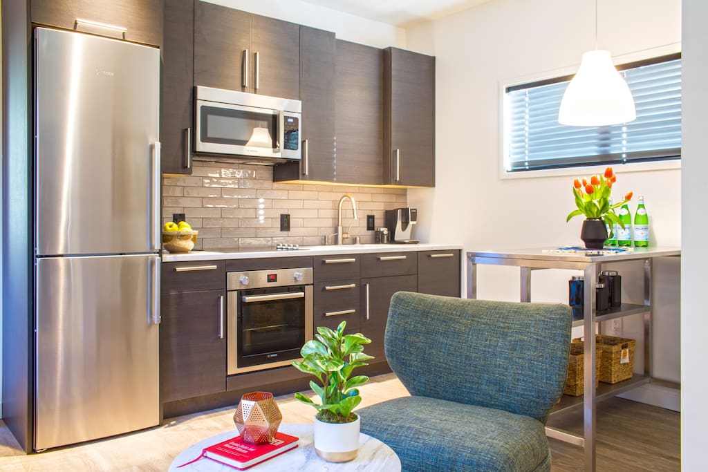 Well-appointed Modern Kitchen