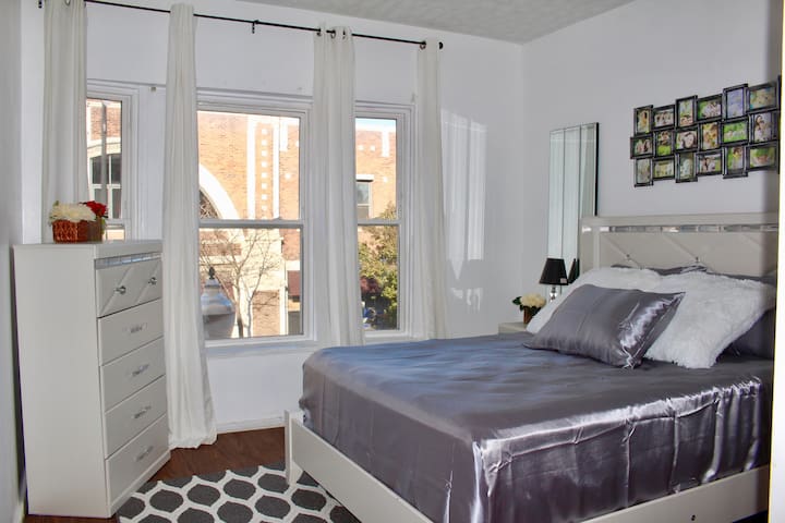 Entire Apartment 2 Bedroom Bright Large Spacious