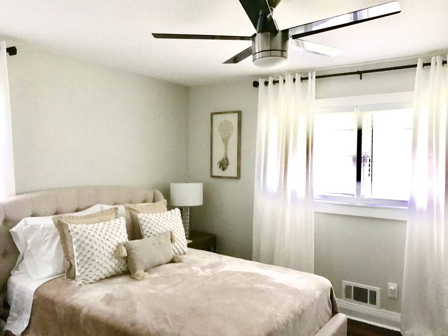 Bedroom .