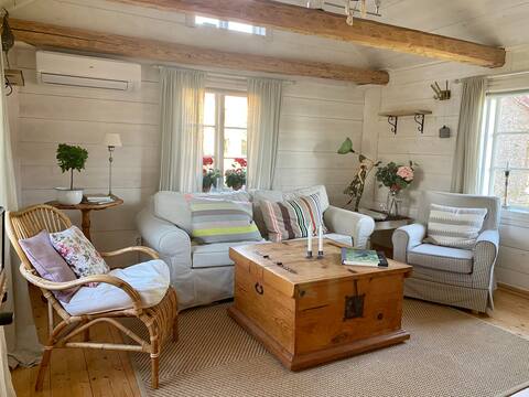 Top Airbnb: Alvar Sunset Cottage in Mörbylånga