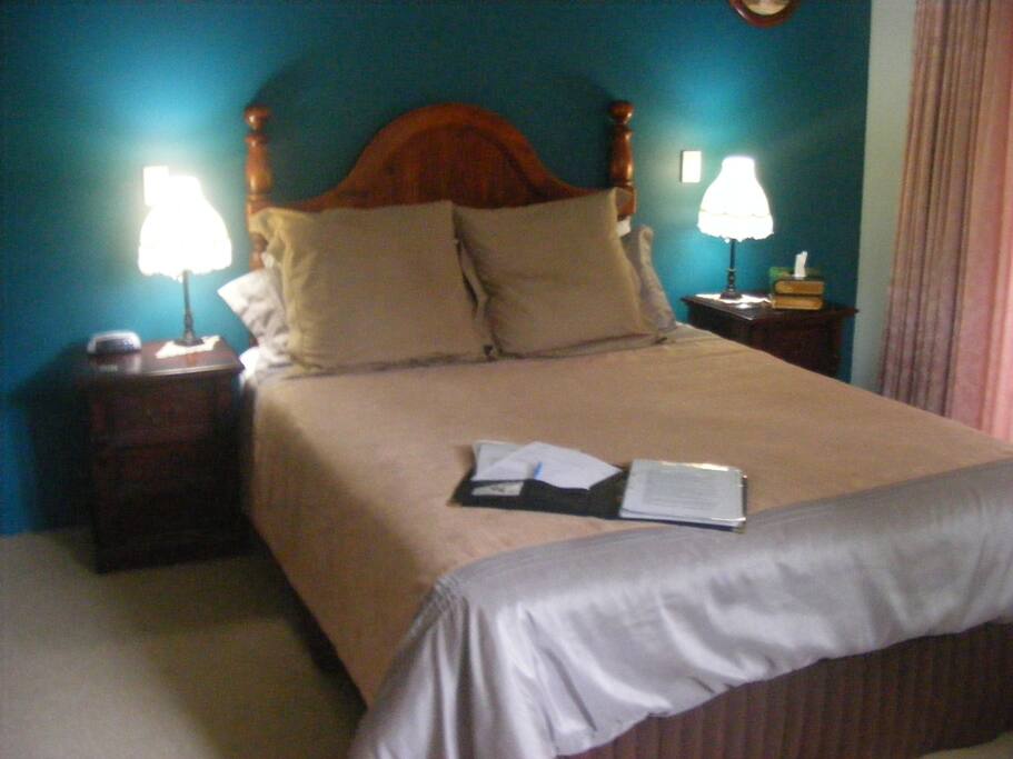 Victorian themed spa suite with queen size bed accommodates 2 persons plus single fold up bed for a third person