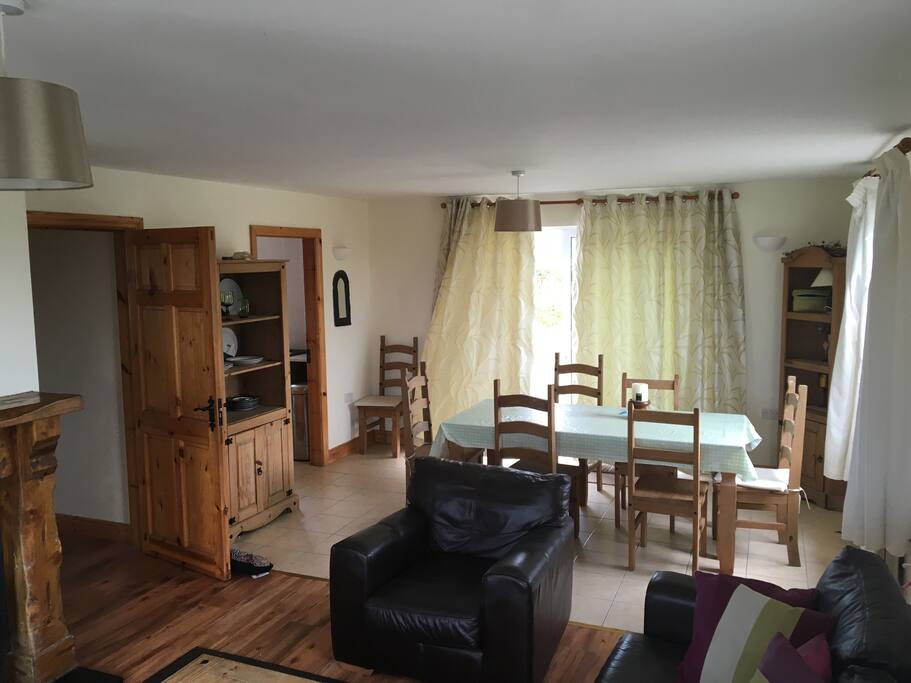 Living/dining area