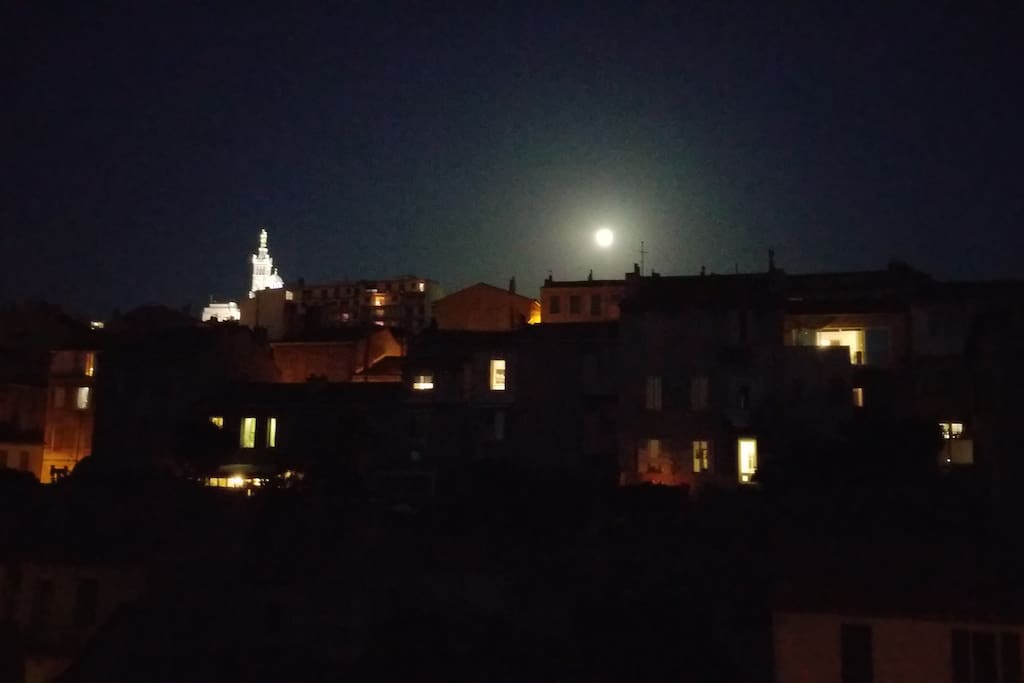 Photo prise une nuit de pleine lune...de mon appart !