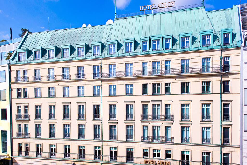 Hotel ADLON***** oposite