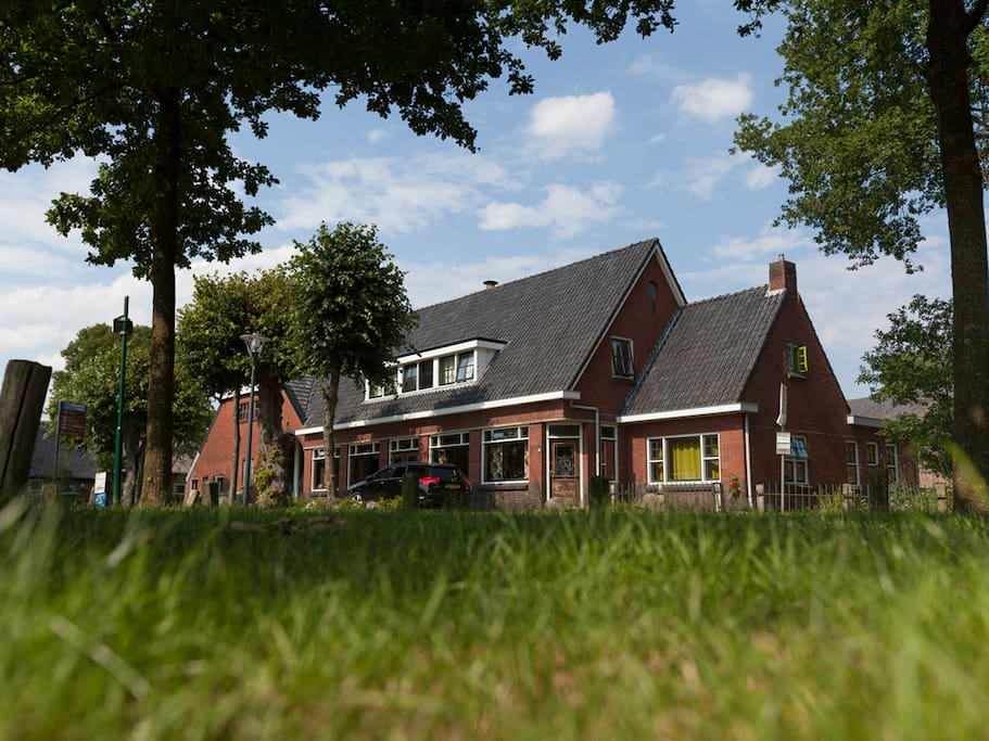 Voormalig cafe Drent nu Woonhuis in een provinciaal monument