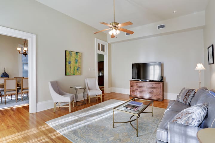 Willow House on Streetcar Line- 3 Bedrooms