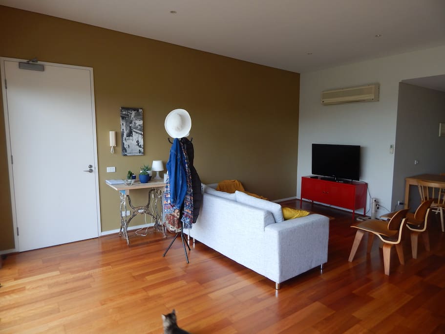 Lounge area and entry