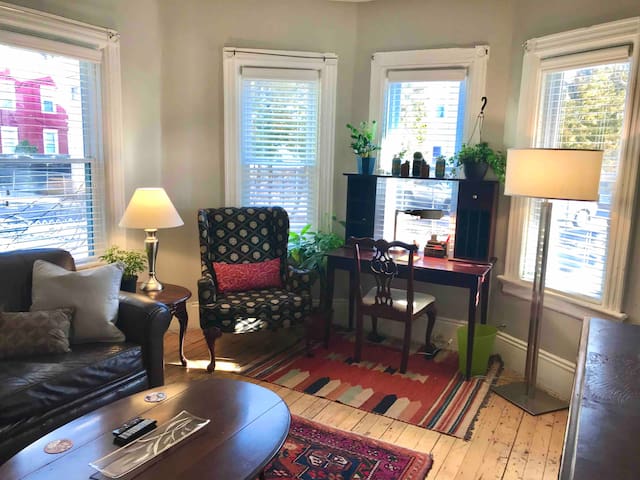 Cozy Two-Bedroom 1st Fl Apartment near Armory