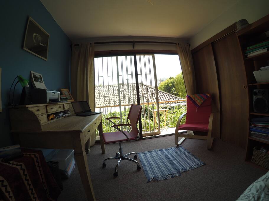 Habitación con balcón