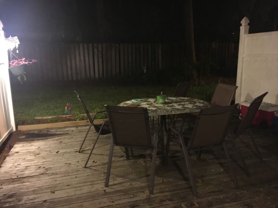 Back patio, 6 chairs
