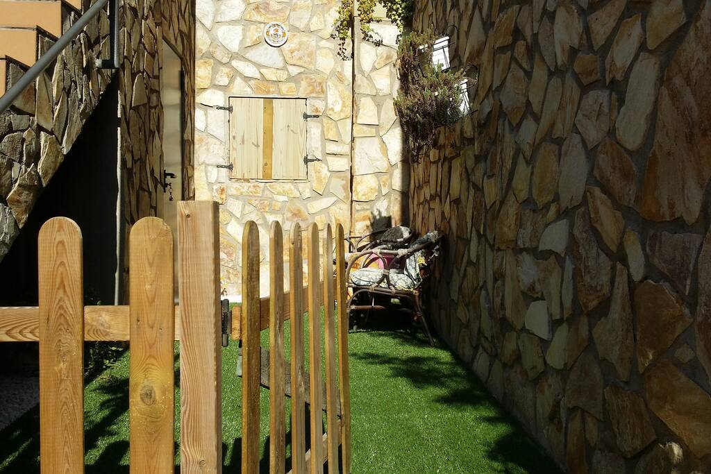 Soleado jardín.
