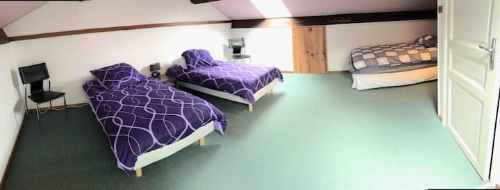 בלופט המרווח יש מיטת יחיד שלישית המצולמת כאן.