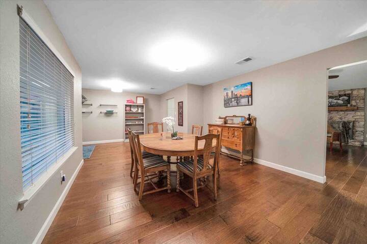 TheHideawayVaca – South Austin:Backyard Pool Oasis gallery image 3