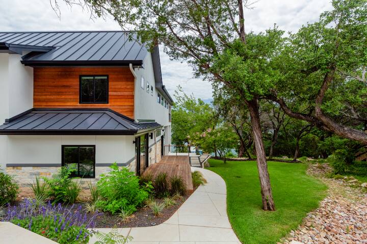 Waterfront Oasis on Lake Travis gallery image 2