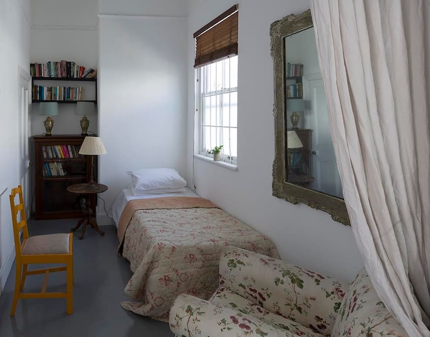 Bedroom with single or double bed