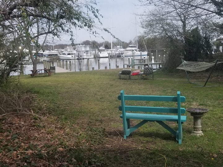 Waterfront Solomons Island art cottage Bungalows for Rent in Solomons, Maryland, United States